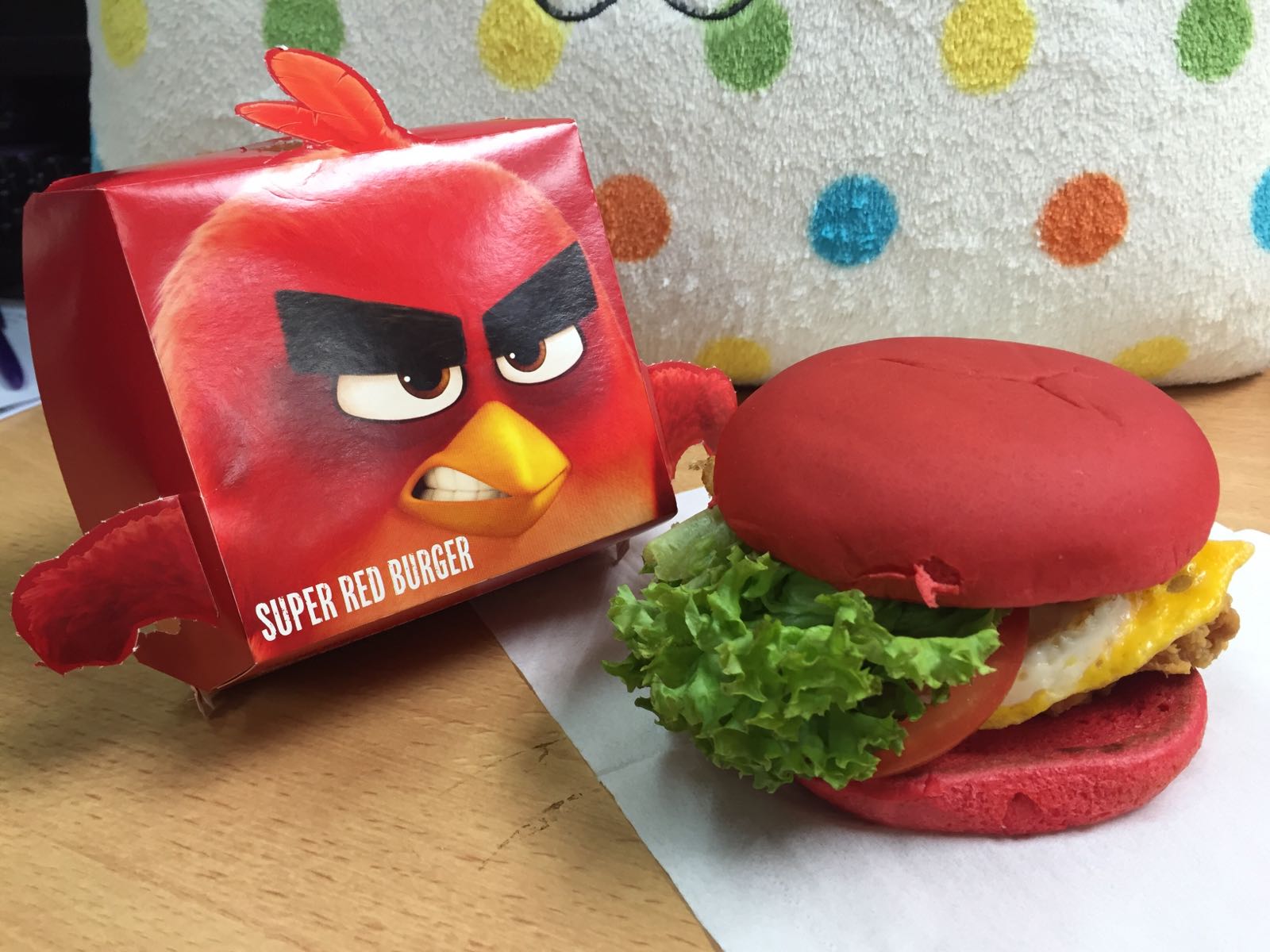  McDonald’s si tinge di rosso e verde per Angry Birds