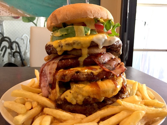  Teddy’s Bigger Burgers e l’assurdo hamburger da 2 kg