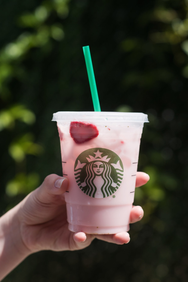 L'America sta impazzendo per il nuovo "Pink Drink" di Starbucks