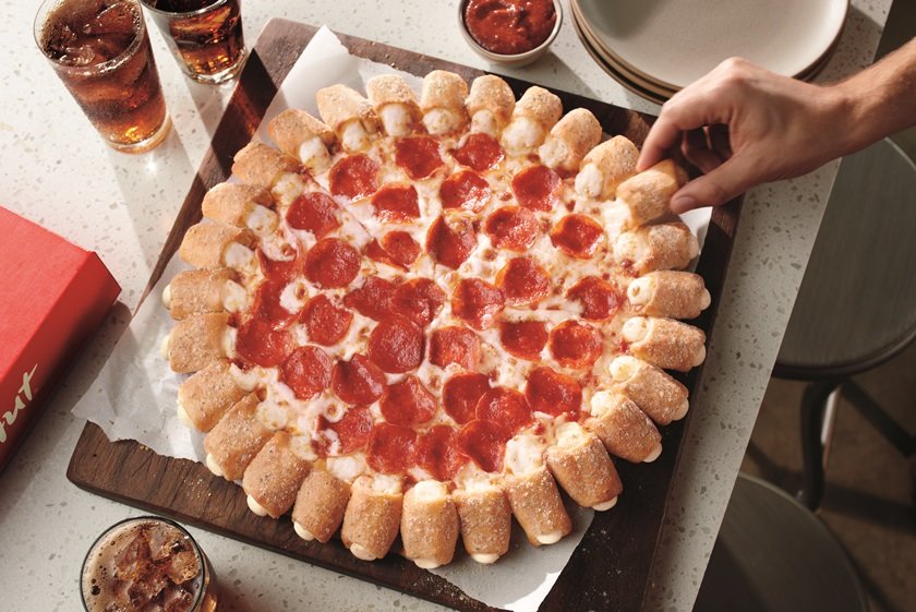 Pizza Hut e l'assurdità della Cheesy Bites Santa Supreme Pizza