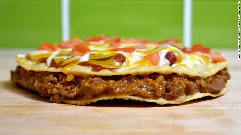  Taco Bell inserisce ufficialmente la Mexican Pizza tra i suoi menù