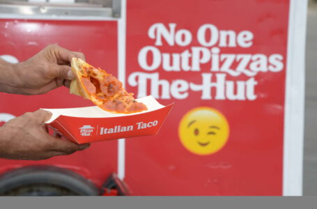 Pizza Hut lancia una provocazione alla Mexican Pizza di Taco Bell