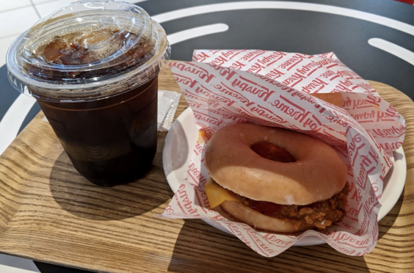  Da Krispy Kreme Giappone arrivano due nuovi Donut Burgers